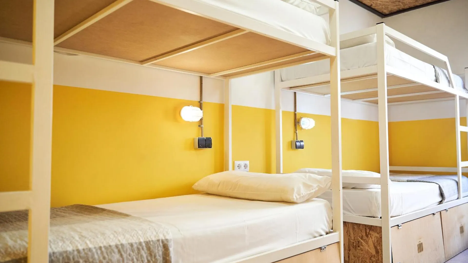 Loft Hostal Group Льорет-де-Мар