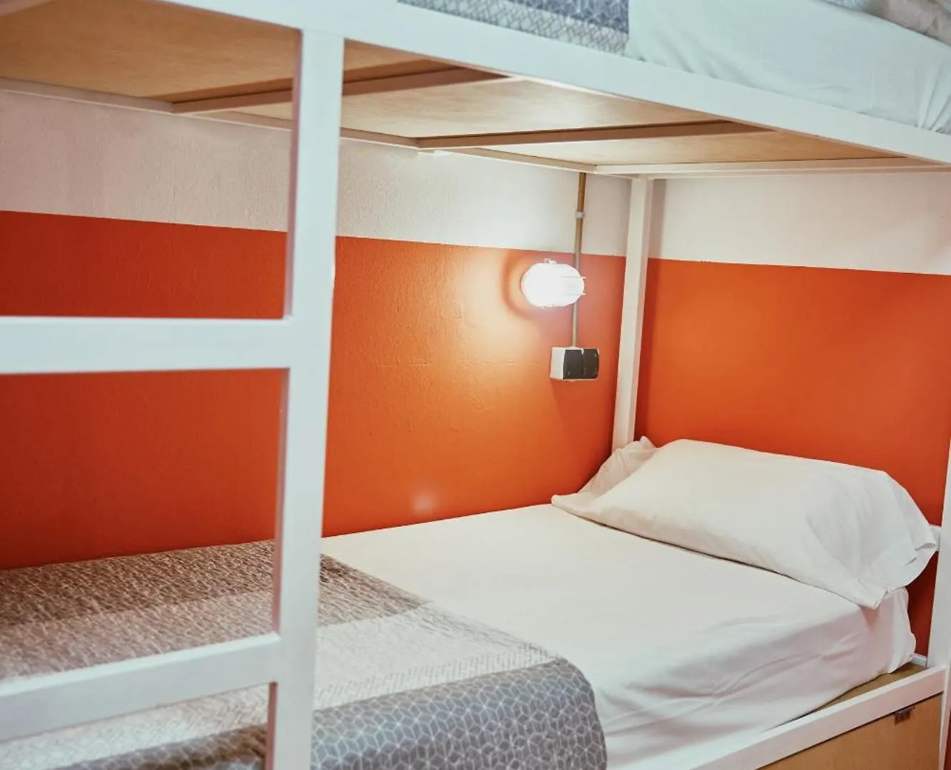 Loft Hostal Group Льорет-де-Мар 0*,