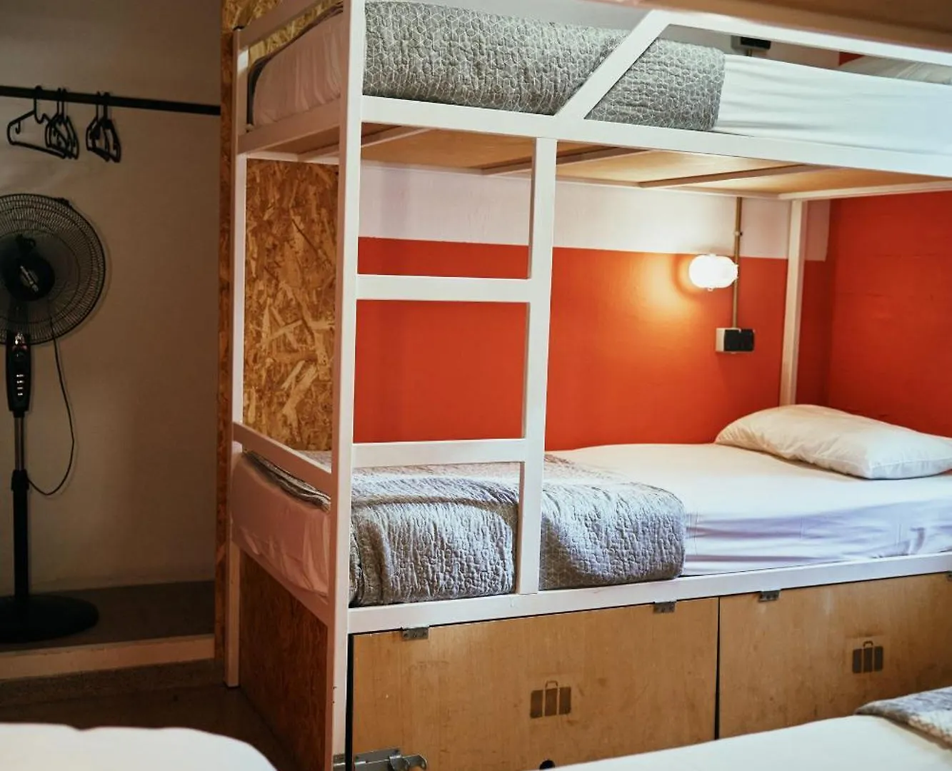 Loft Hostal Group Льорет-де-Мар