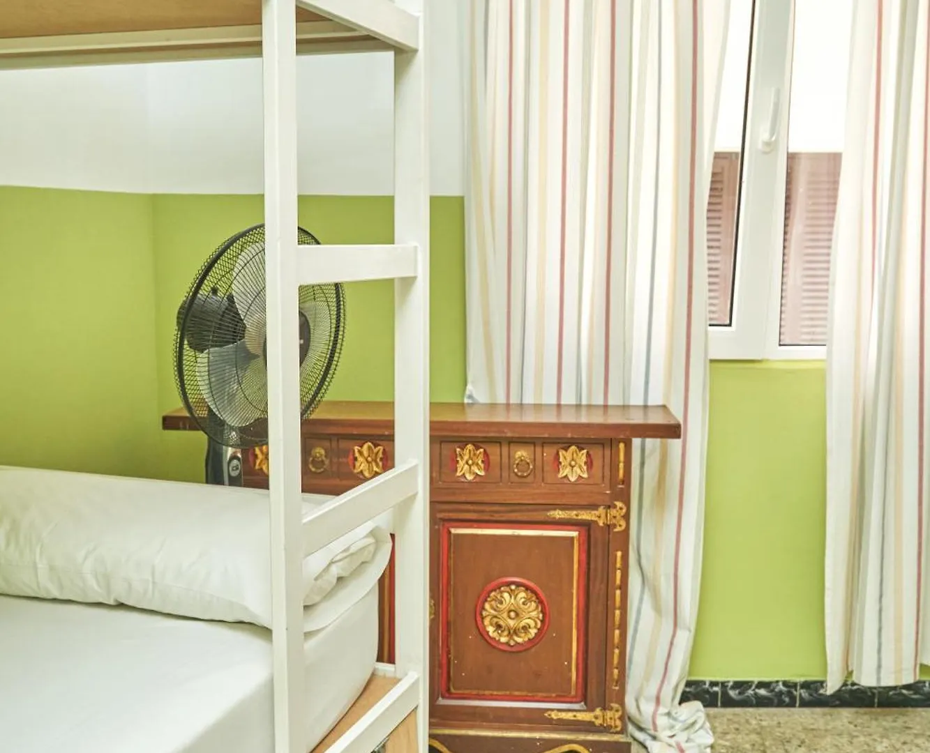 Loft Hostal Group Льорет-де-Мар